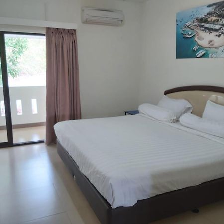 Hotel Larensia ลาบวนบาโจ ห้อง รูปภาพ