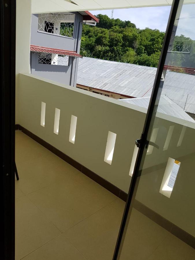 Hotel Larensia ลาบวนบาโจ ภายนอก รูปภาพ