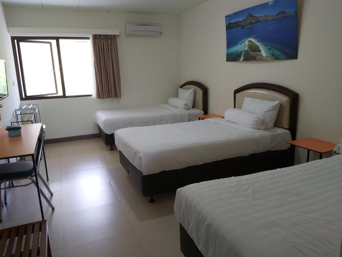 Hotel Larensia ลาบวนบาโจ ภายนอก รูปภาพ