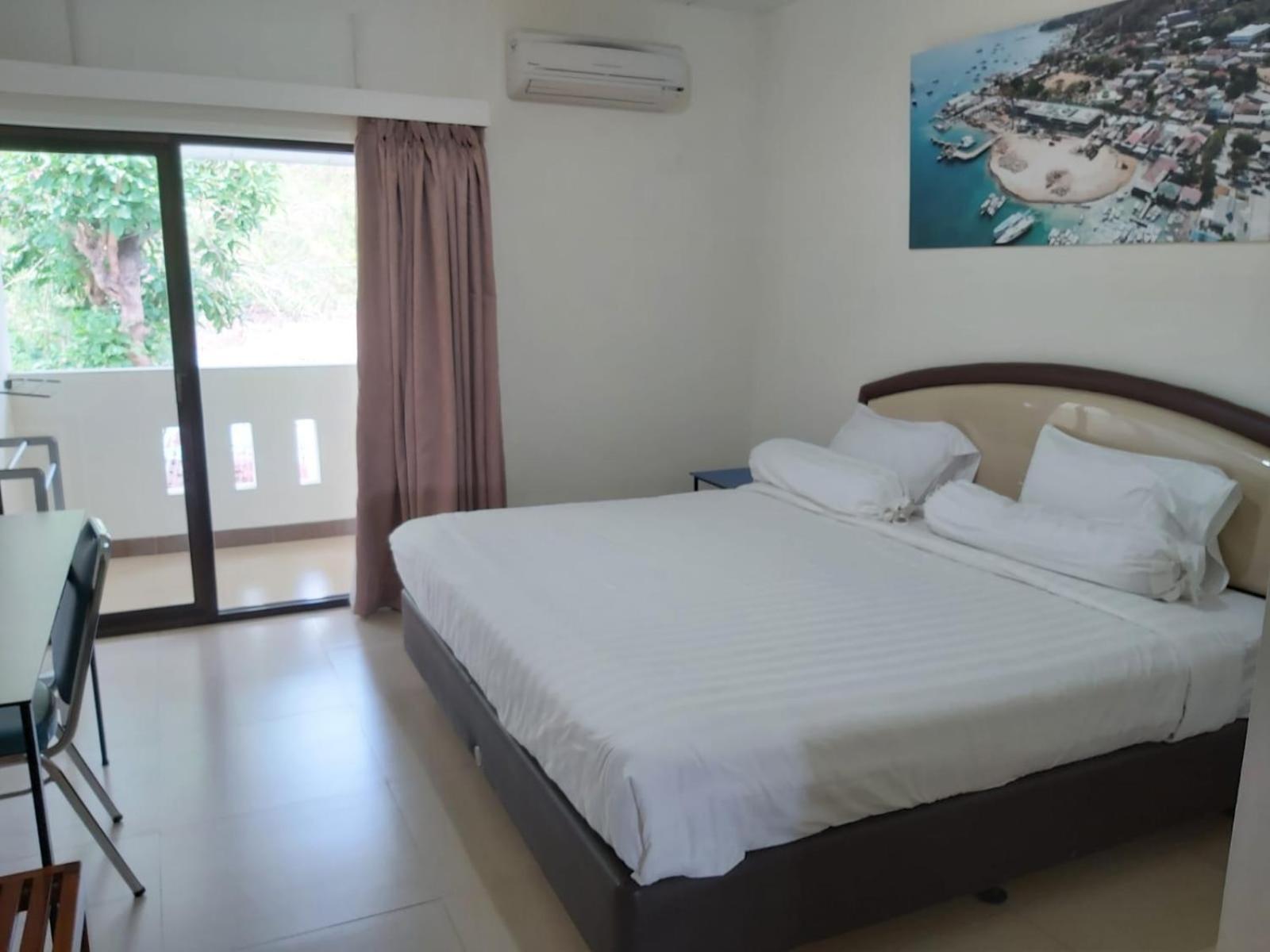 Hotel Larensia ลาบวนบาโจ ห้อง รูปภาพ